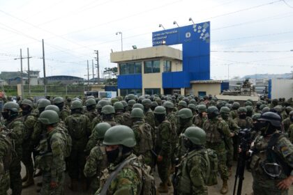 Members of the Ecuadoran Armed Forces take part in an operation to transfer the head of the powerful 'Los Choneros' gang